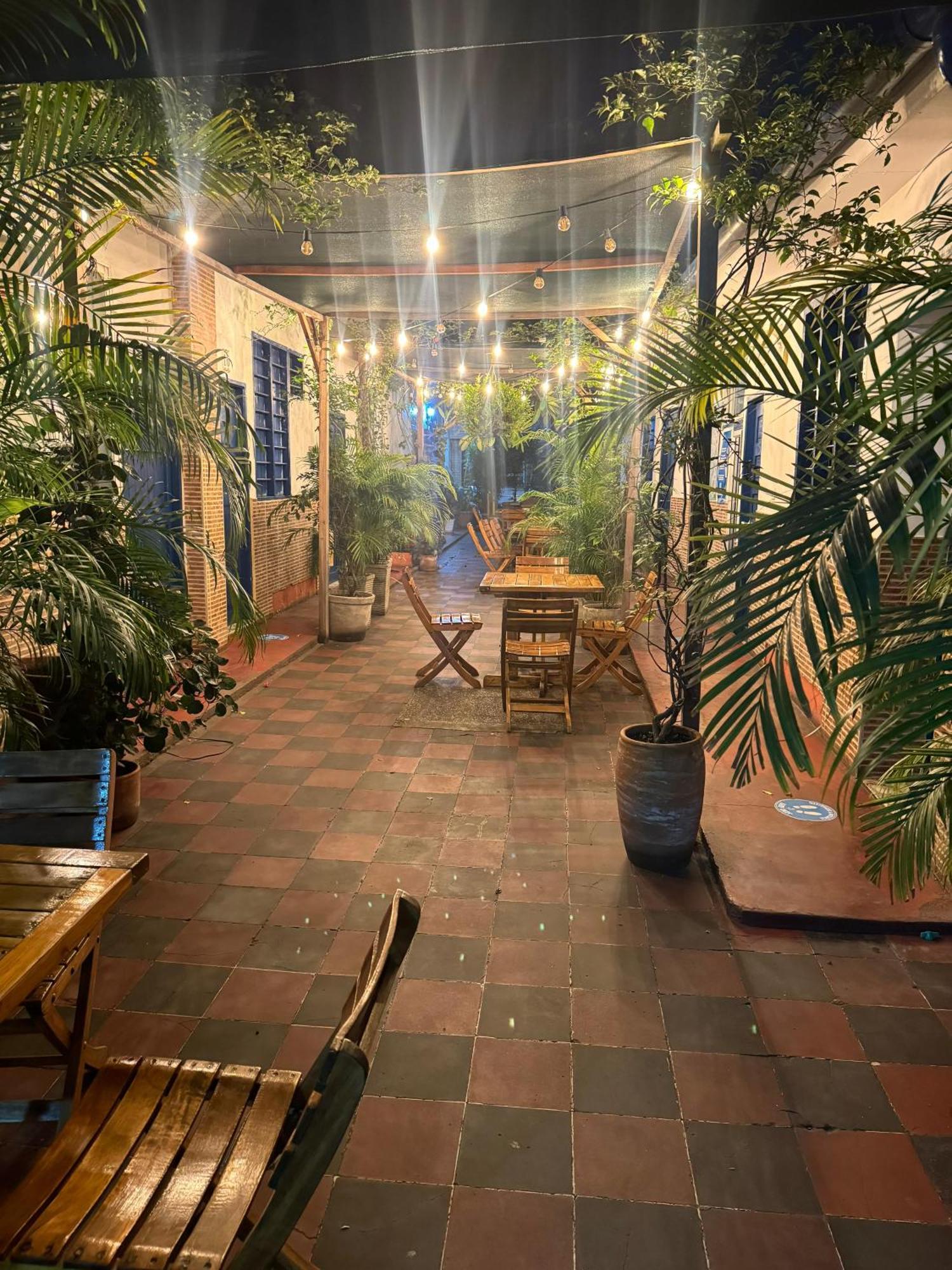 Hostal Luna Llena Getsemani Картахена Экстерьер фото