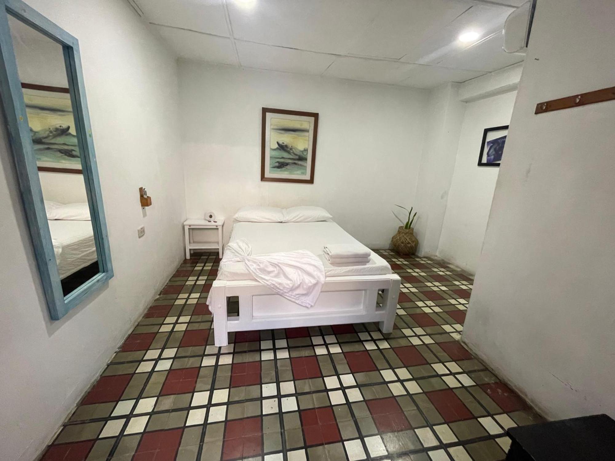 Hostal Luna Llena Getsemani Картахена Экстерьер фото